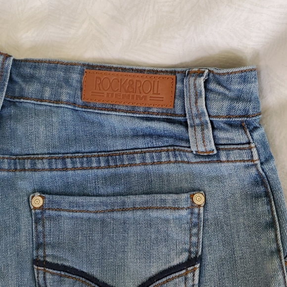 Shorts - Picture 4 of 5